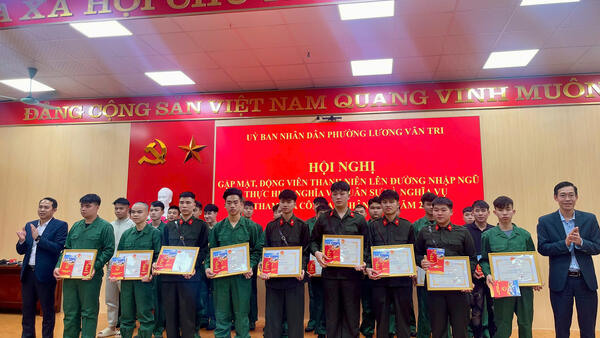 PHƯỜNG LƯƠNG VĂN TRI TỔ CHỨC GẶP MẶT ĐỘNG VIÊN THANH NIÊN LÊN ĐƯỜNG NHẬP NGŨ NĂM 2026