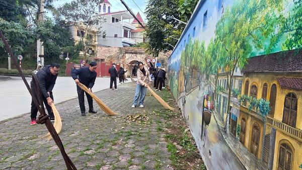 UBND phường Lương Văn Tri đã tổ chức ra quân tổng vệ sinh môi trường, chỉnh trang đô thị trên địa bàn phường.