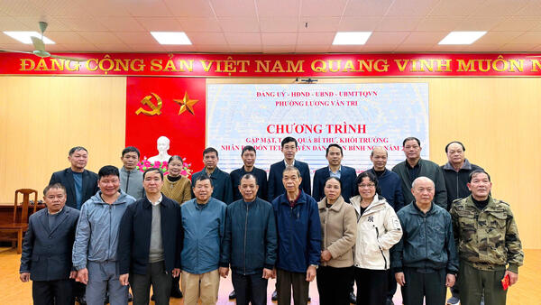 Phường Lương Văn Tri gặp mặt, tặng quà Bí thư Chi bộ, Khối trưởng các khối phố nhân dịp Tết Nguyên đán Bính Ngọ 2026