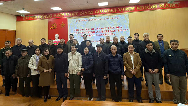 PHƯỜNG LƯƠNG VĂN TRI TỔ CHỨC GẶP MẶT, TẶNG QUÀ NGƯỜI CÓ UY TÍN NHÂN DỊP TẾT NGUYÊN ĐÁN XUÂN BÍNH NGỌ NĂM 2026