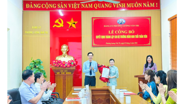 Đảng uỷ phường Lương Văn Tri tổ chức Lễ công bố Quyết định thành lập Chi bộ Trường Mầm non Tuổi Thần Tiên